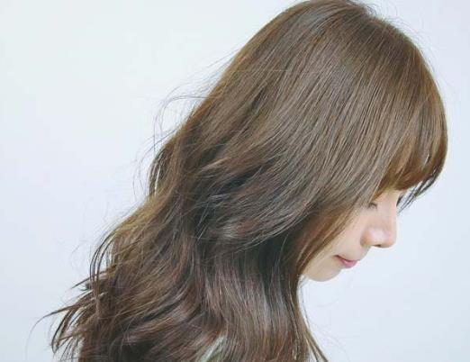 為什么發型師不建議把頭發染黑?頭發染過黑色就染不了其他顏色了嗎