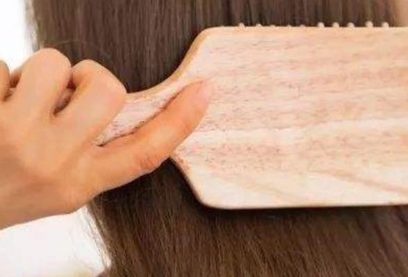 很多男性都出現脫發的癥狀 男人遠離脫發的九大秘訣