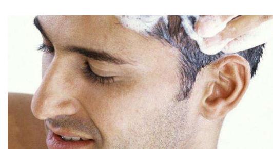 很多男性都出現脫發的癥狀 男人遠離脫發的九大秘訣