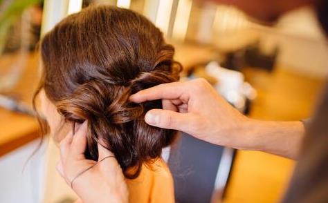 什么樣的習慣會導致頭發快速衰老 頭發衰老該怎么緩解呢