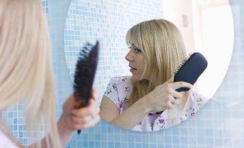 梳頭有什么樣的好處 怎么樣的梳頭方法才是正確的