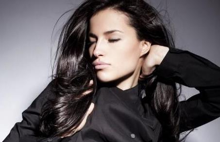 燙發(fā)后掉頭發(fā)該怎么辦 燙發(fā)后該怎么護(hù)理頭發(fā)