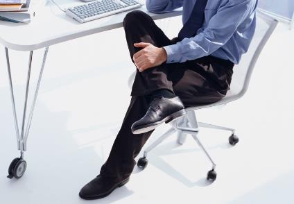蹺二郎腿會影響男性生殖健康嗎?男人蹺二郎腿有哪些危害