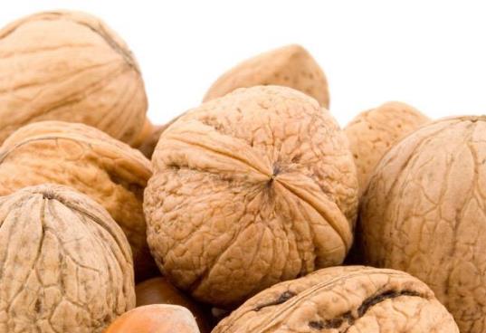 男性出現(xiàn)小便發(fā)黃的現(xiàn)象很危險(xiǎn) 主要由2種原因造成