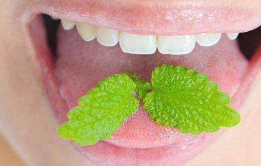 男人口臭讓人嫌棄 推薦6個治療口臭的方法