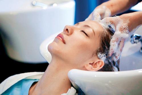 來月經可以洗頭嗎?月經期間可以洗頭嗎?經期洗頭注意事項