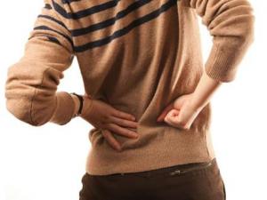 女性經期腰酸腹痛正常嗎？經期腰酸腹痛怎么辦