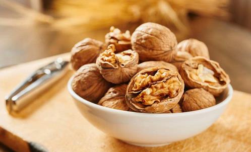 女性吃零食能緩解緊張情緒 8種零食幫到你