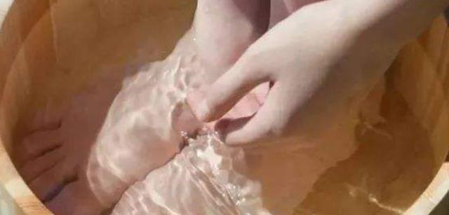 女生腳臭很尷尬 推薦2種女人去除腳臭的方法