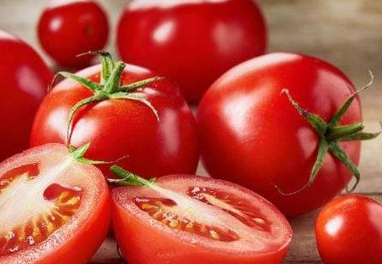 番茄也叫西紅柿味道酸酸甜甜 女性夏季吃番茄的4大好處