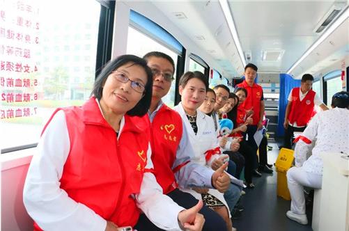 深圳愛維艾夫婦科醫(yī)院助力無償獻(xiàn)血公益事業(yè),真情回報社會