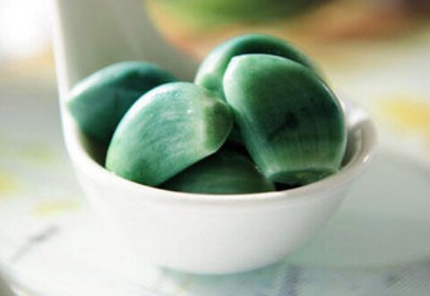 臘八蒜為什么會變綠?臘八蒜的腌制方法