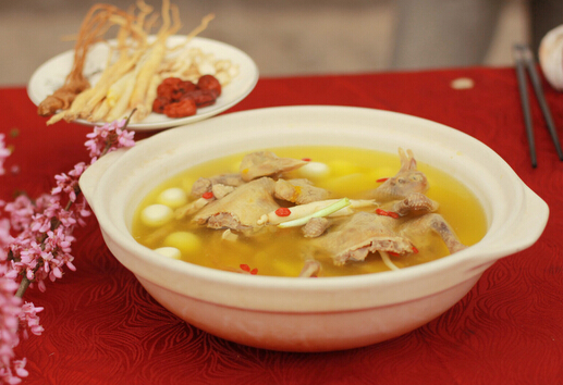 香菇雞湯有什么功效?雞湯能夠幫助治療感冒