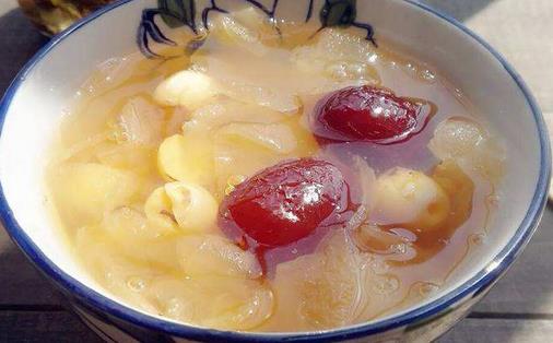 銀耳蓮子湯能加百合嗎 四種美味做法學回家