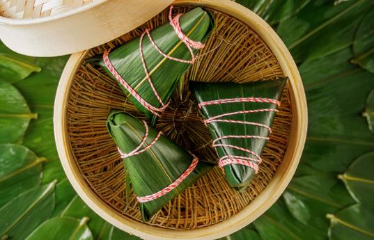 粽子煮熟后放在水里還是撈出來 粽葉煮好后要用冷水泡嗎