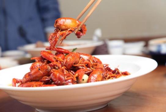 小龍蝦蝦線怎么處理?小龍蝦去蝦線是活的去還是煮熟了去?