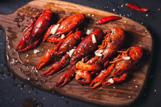 吃啤酒煮的小龍蝦會醉嗎?做小龍蝦用哪種啤酒最好?