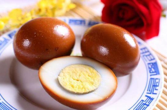 煮茶葉蛋什么時候敲碎最好?茶葉蛋煮好了不撈出來可以嗎?