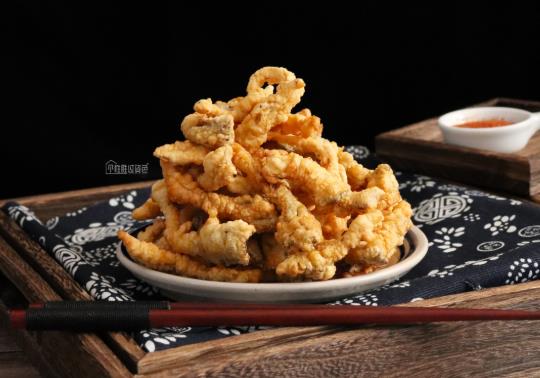 炸蘑菇可以用香菇嗎?炸蘑菇焯水還是直接炸酥脆