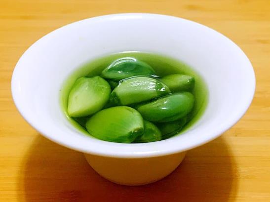 臘八蒜用煮過(guò)的醋好還是不煮的好?腌好的臘八蒜要一次性倒出嗎