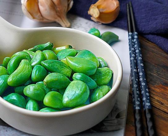 腌臘八蒜都要放什么材料?臘八蒜和牛奶可以同食嗎