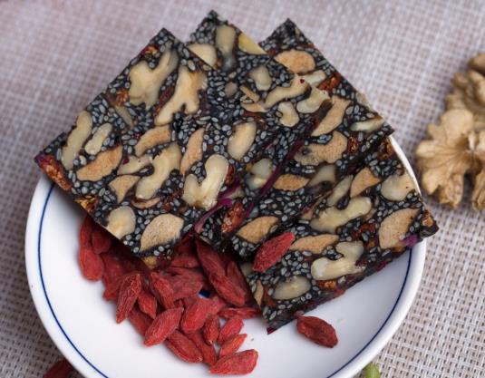 阿膠糕做好后放錫紙還是油紙?阿膠糕酒味濃點好還是不濃好