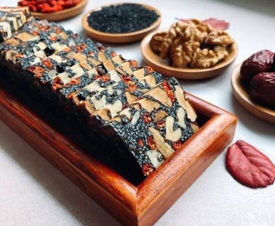 阿膠糕怎么冷卻快些?做好的阿膠糕保鮮膜怎么撕不下來