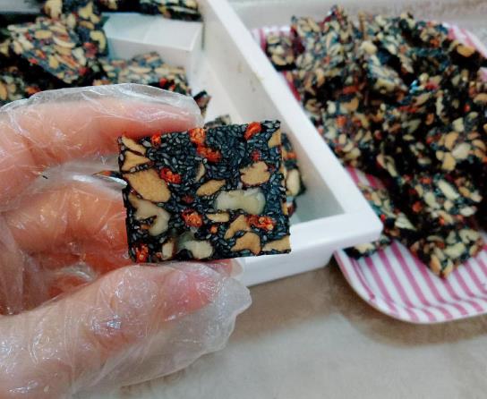 阿膠糕冷卻需要幾小時?阿膠糕做完是放冰箱冷凍還是等涼了再放