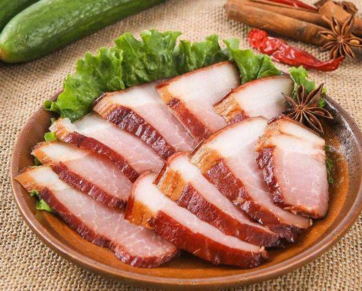 切臘肉是順切還是橫切好?臘肉切開有綠色反光能吃嗎