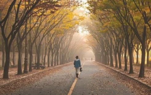 原生家庭父親出軌對女兒以后有什么影響?原生家庭父親對女兒有什么影響