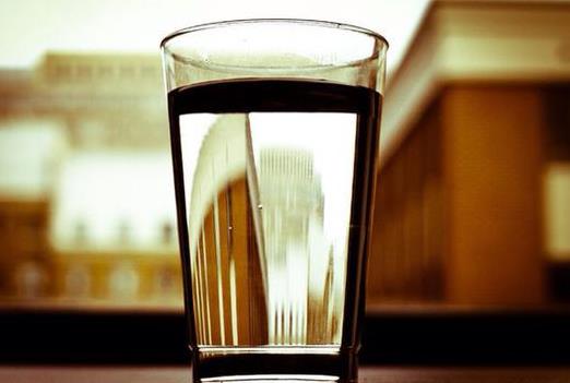 一杯白開水