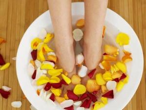 熱水泡腳有什么好處?怎樣泡腳才養生