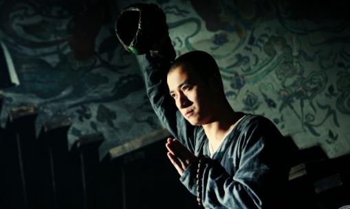 電影《白蛇傳說》中有很多經典的臺