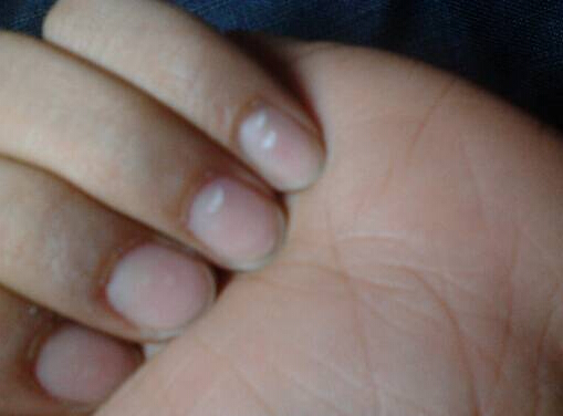 ������ָ���а��c��ô�k����ָ�ϵİ��c��������r