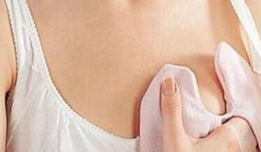 寶寶吐奶有哪些原因?吐奶和溢奶的不同?