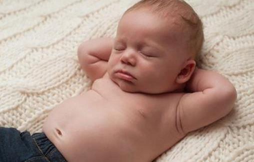 寶寶的肚子圓鼓鼓的是什么原因?是因為消化不良嗎?