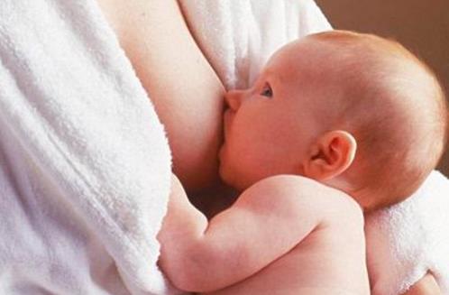 新媽媽掌握這些姿勢和技巧 喂奶就輕松多了