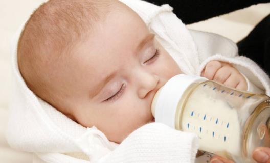 寶寶沒喝完的奶 是扔掉還是繼續喝
