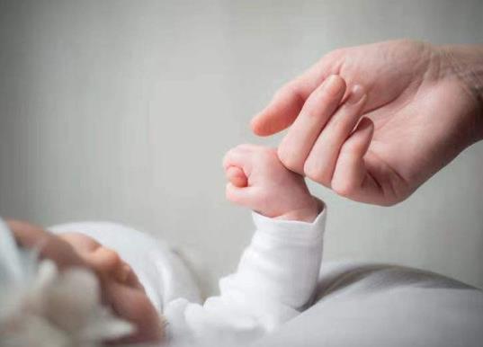 剛出生的寶寶為什么有黃疸?病理性黃疸治得好嗎