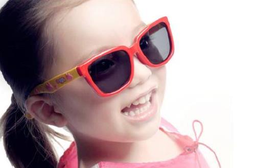 兒童多大能戴太陽鏡 兒童戴太陽鏡的注意事項