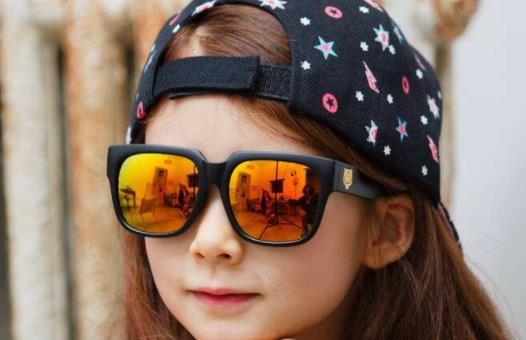 兒童多大能戴太陽鏡 兒童戴太陽鏡的注意事項