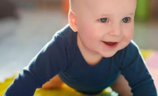 讓寶寶進行爬行訓練好嗎 怎么樣對寶寶進行爬行訓練