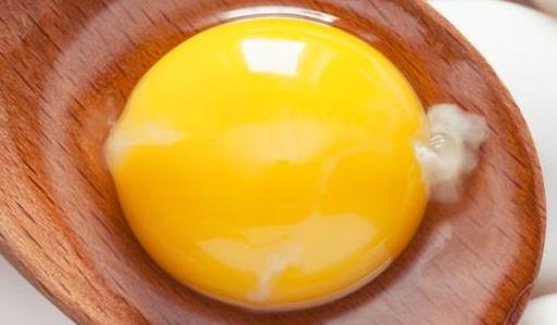 蛋清和蛋黃哪個更有營養 怎么樣讓寶寶不再抗拒蛋黃
