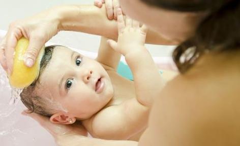 寶寶什么時候不可以洗澡 怎么給寶寶洗澡又該注意什么