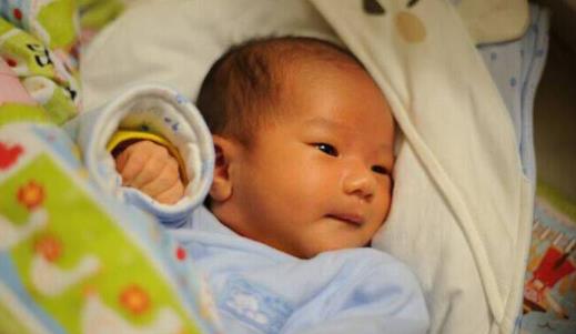 新生兒產生黃疸的原因 新生兒黃疸如何做好家庭護理