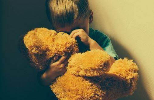 寶寶患上自閉癥的話會有什么癥狀 兒童自閉癥該怎么治療