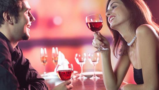 女人喝紅酒的最佳時間 女人喝紅酒什么時候喝最好