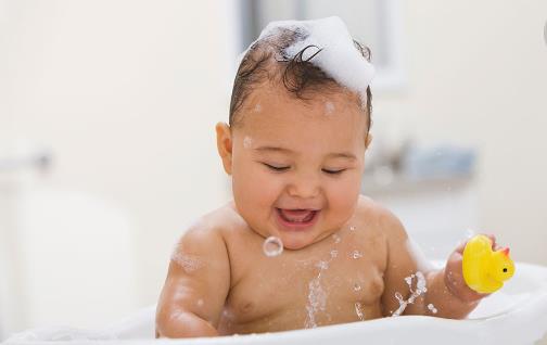 什么時(shí)候不要給孩子洗澡 孩子什么時(shí)候不能洗澡