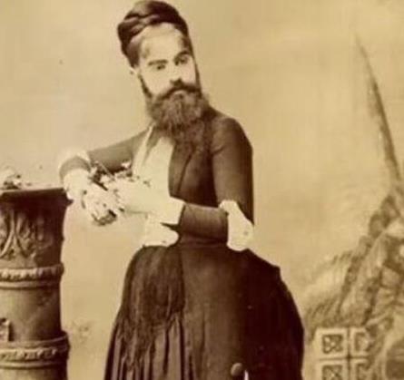 八、天生多毛的Madame Clofullia.jpg