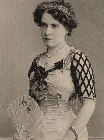 二、半身人Gabrielle Fuller.jpg